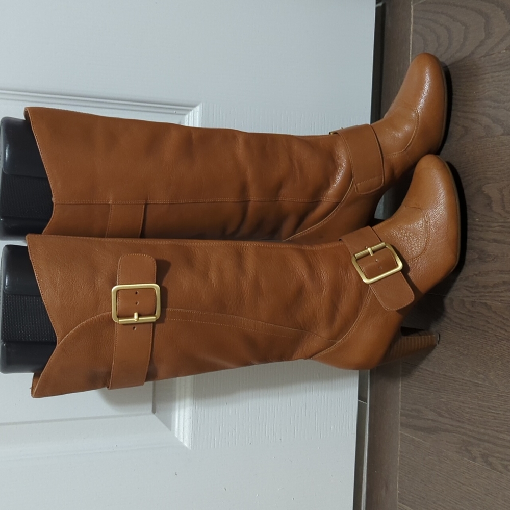 BCBG brown boots